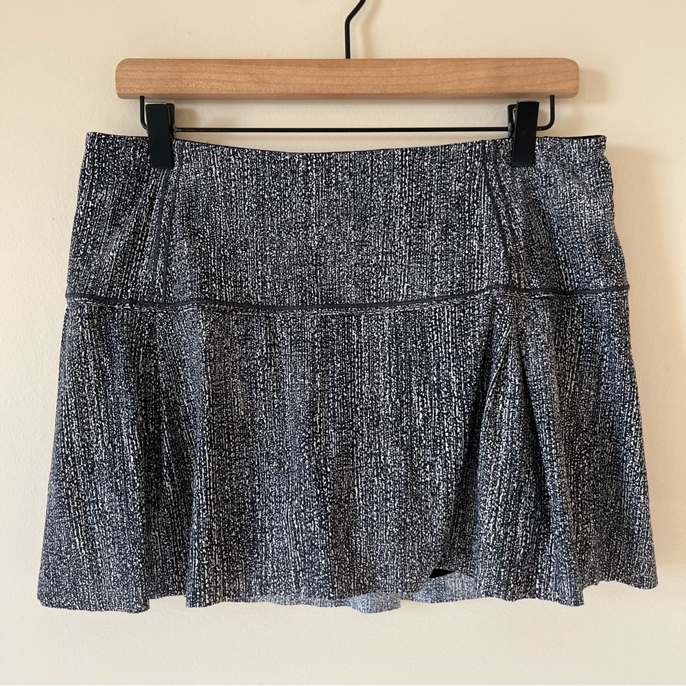 Lululemon Lost In Pace Skirt Regular 13" Daisy Dust Alpine White Black Size 10
